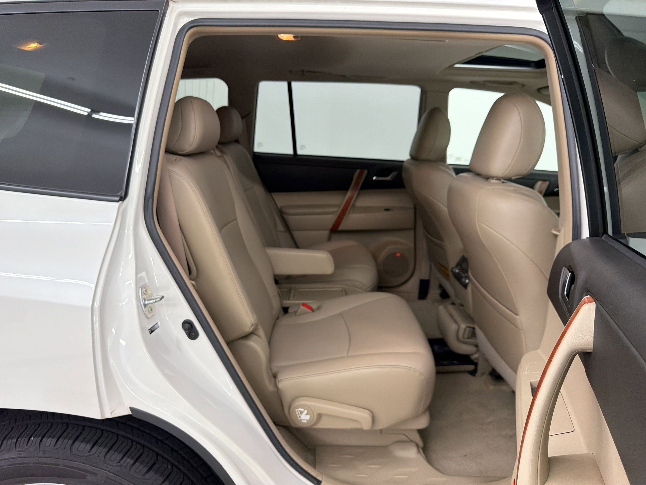 Used 2010 Toyota Highlander Limited FWD image 32
