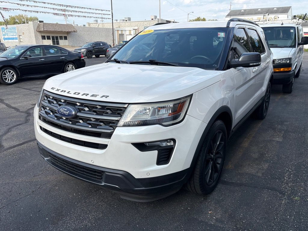 Used 2019 Ford Explorer XLT w/ Equipment Group 202A AWD/4WD image 6