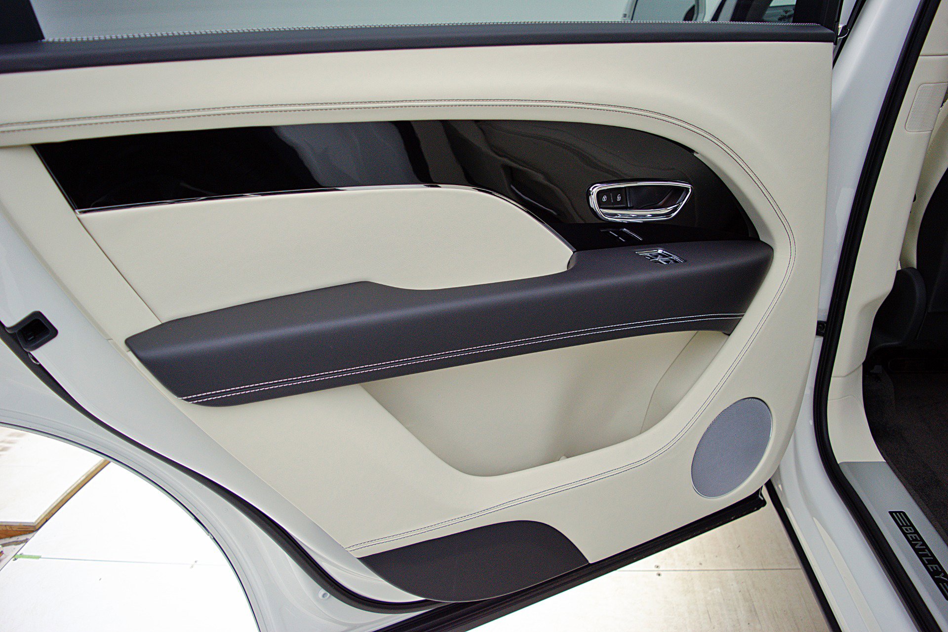 Used 2023 Bentley Bentayga Extended Wheelbase image 50