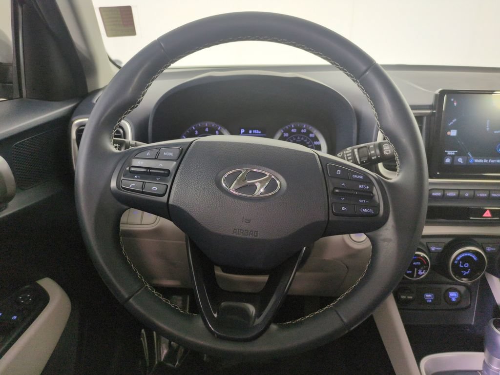 Used 2021 Hyundai Venue FWD image 17