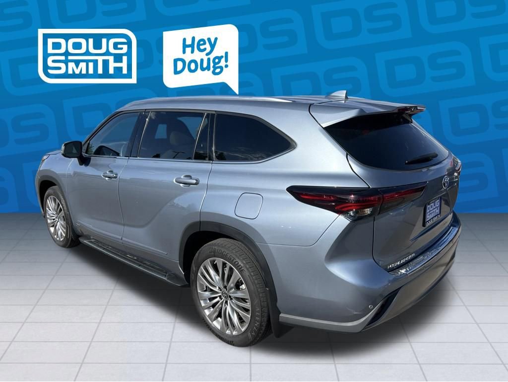 Used 2024 Toyota Highlander Platinum AWD/4WD image 3