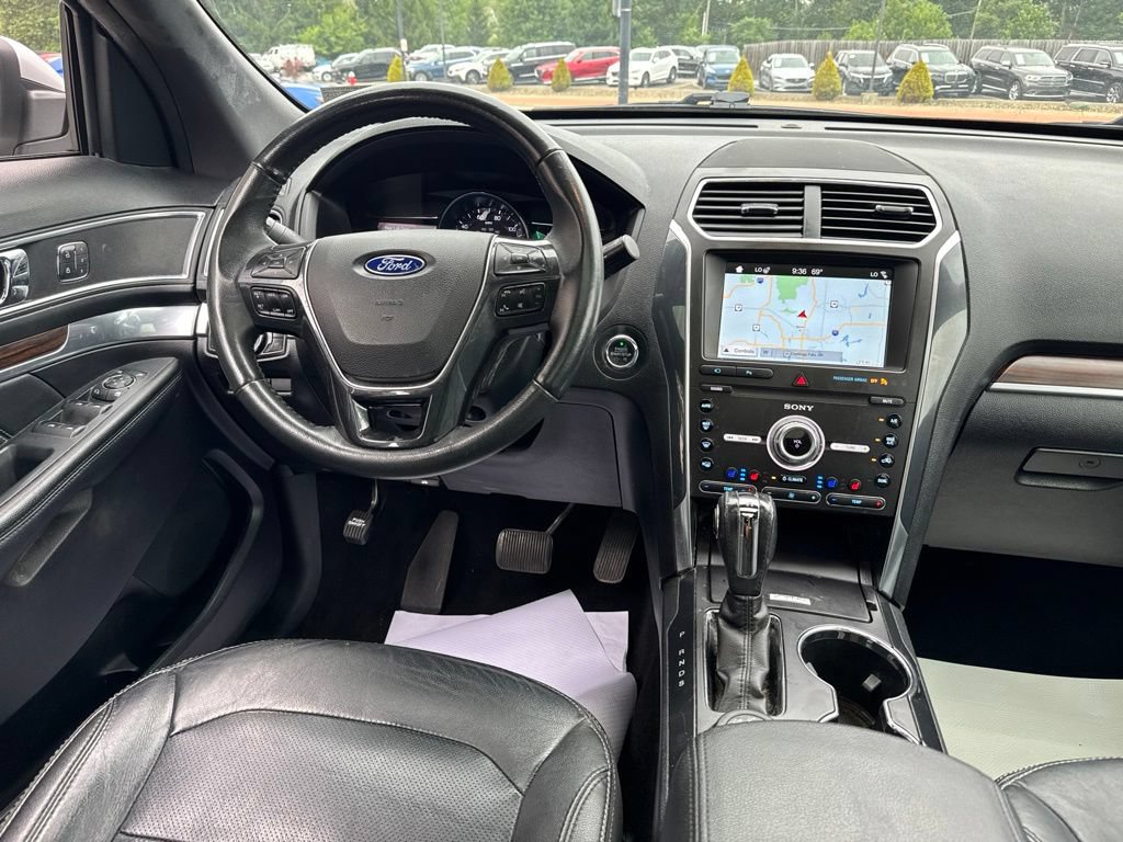 Used 2019 Ford Explorer Limited w/ Class III Trailer Tow Package AWD/4WD image 12