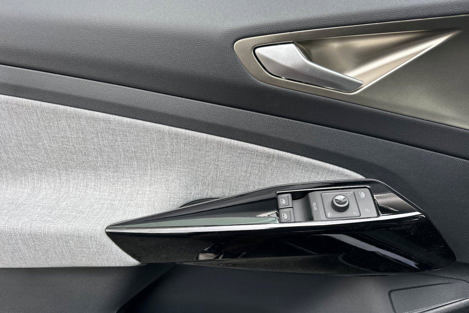 New 2025 Volkswagen ID.4 Pro image 10