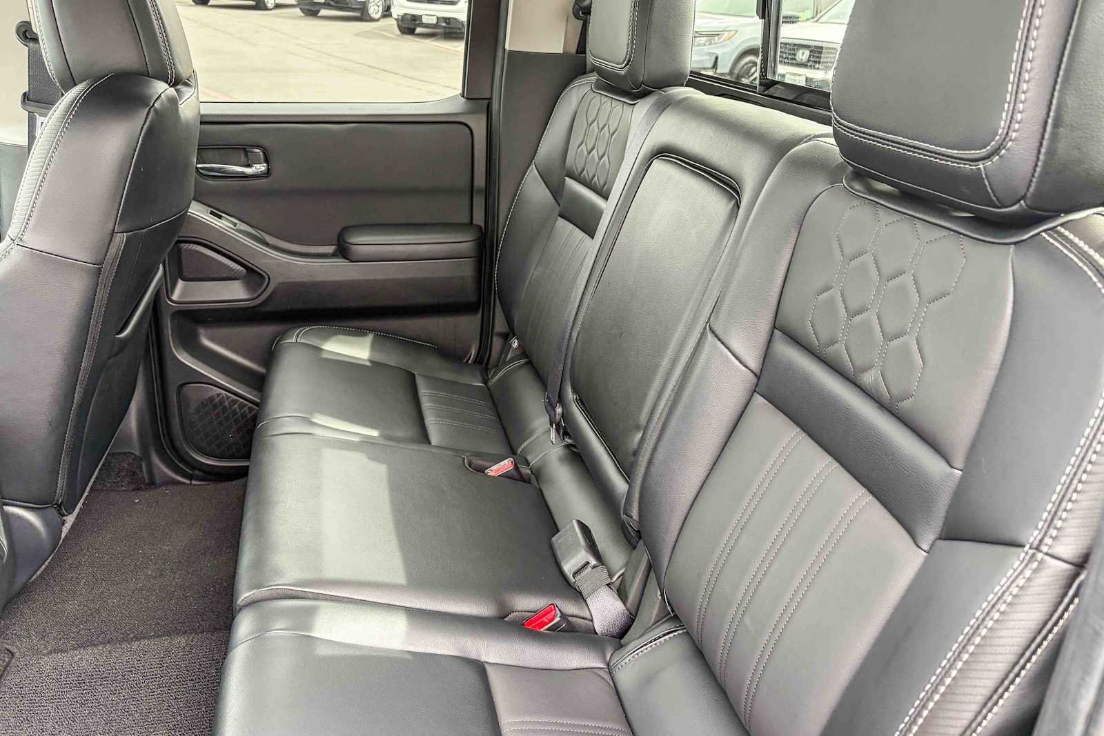 Used 2023 Nissan Frontier SV w/ SV Premium Package image 18