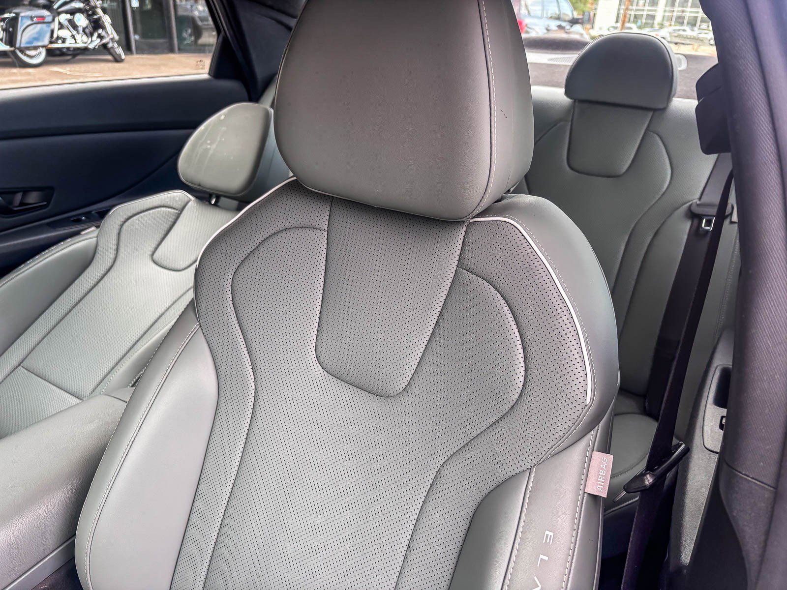 Used 2024 Hyundai Elantra Limited image 25