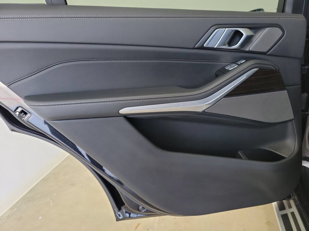 Used 2024 BMW X7 xDrive40i AWD/4WD image 18