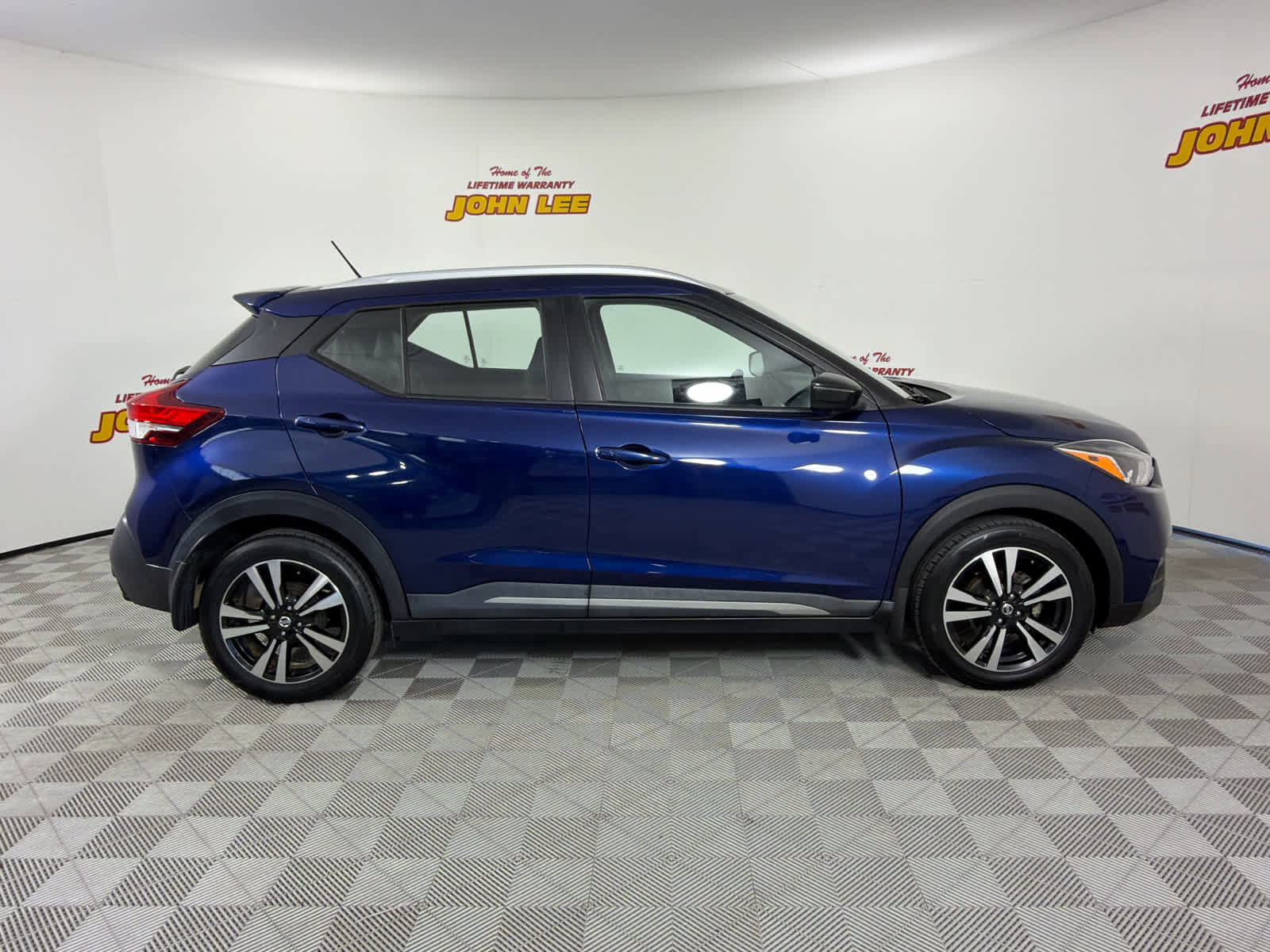 Used 2019 Nissan Kicks SR w/ SR Premium Package FWD image 6