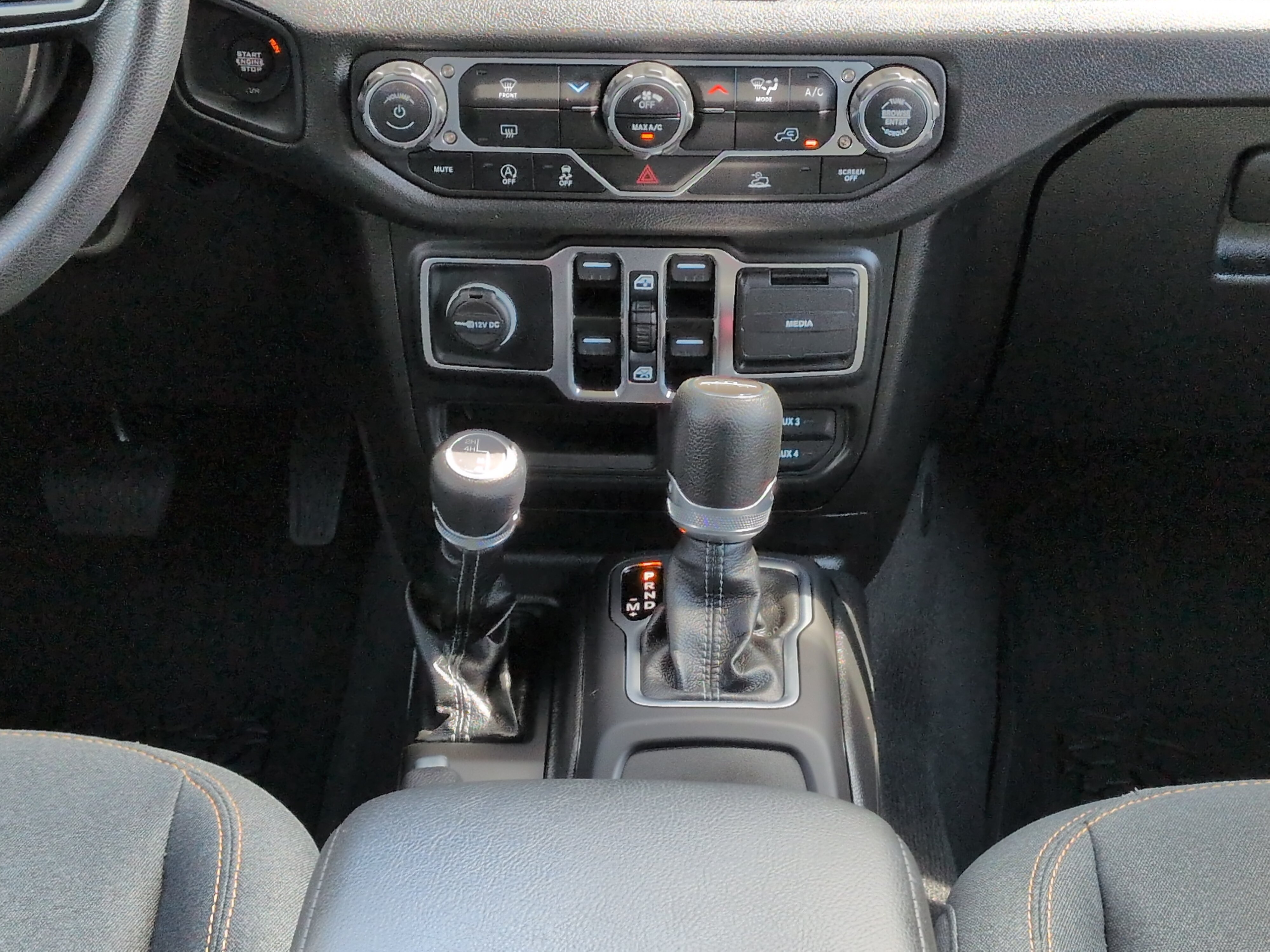 Used 2025 Jeep Gladiator Sport AWD/4WD image 17