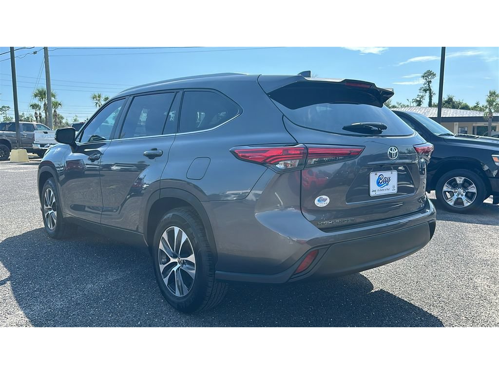 Used 2023 Toyota Highlander XLE FWD image 4