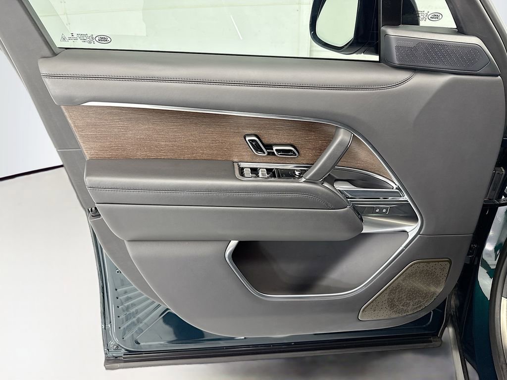 Used 2023 Land Rover Range Rover Autobiography image 23