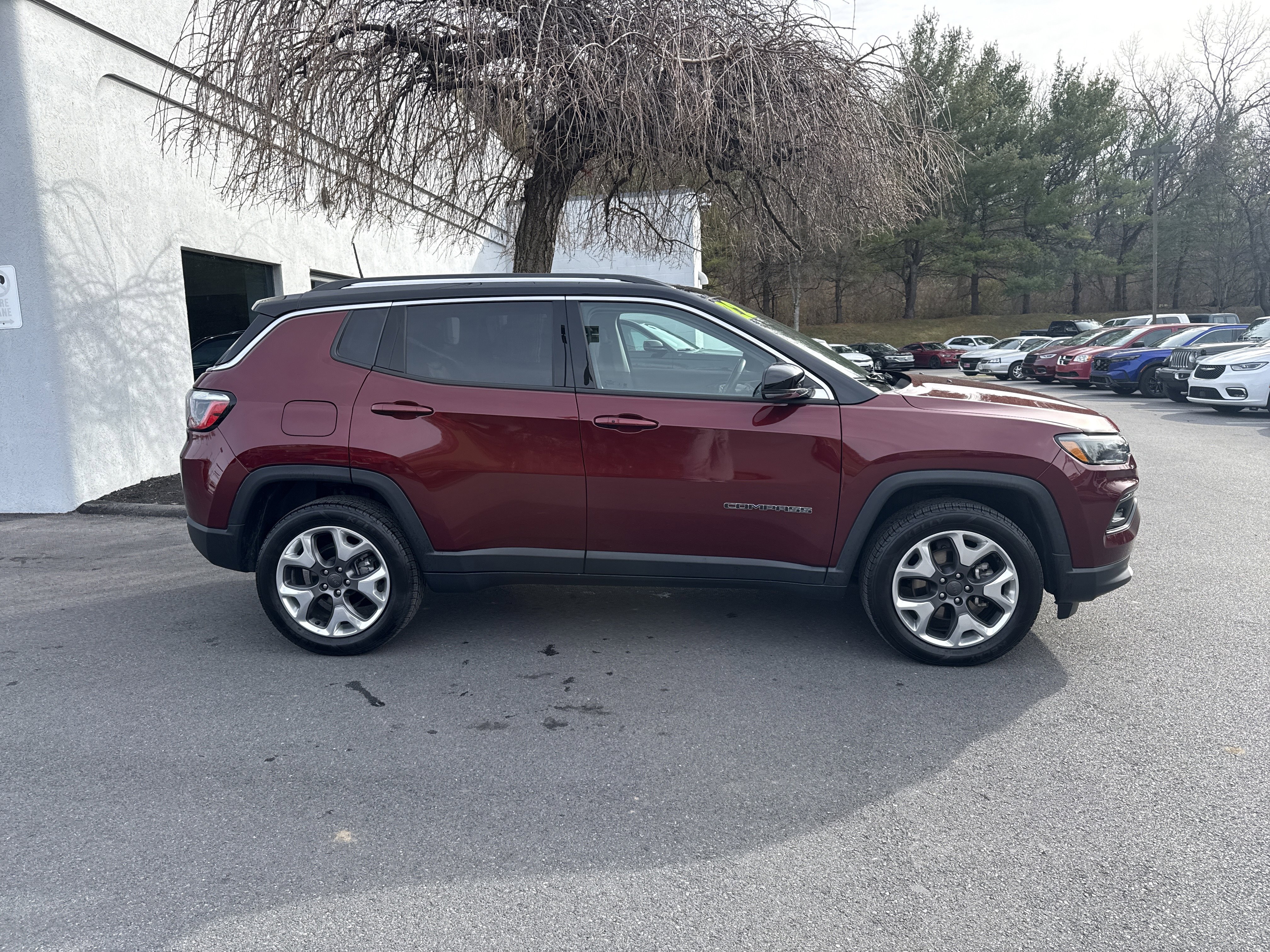 Used 2022 Jeep Compass Limited w/ Sun and Sound Group image 2