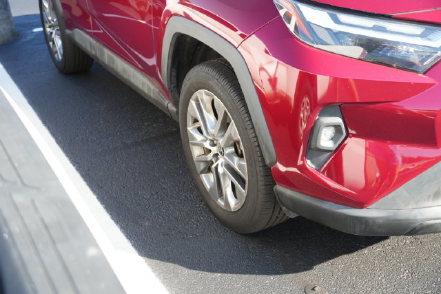 Used 2022 Toyota RAV4 XLE Premium AWD/4WD image 4