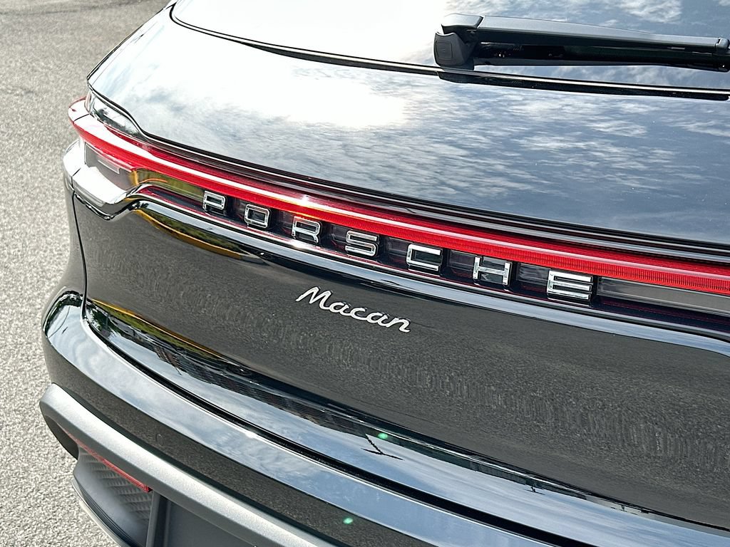 Certified 2026 Porsche Macan AWD/4WD image 34