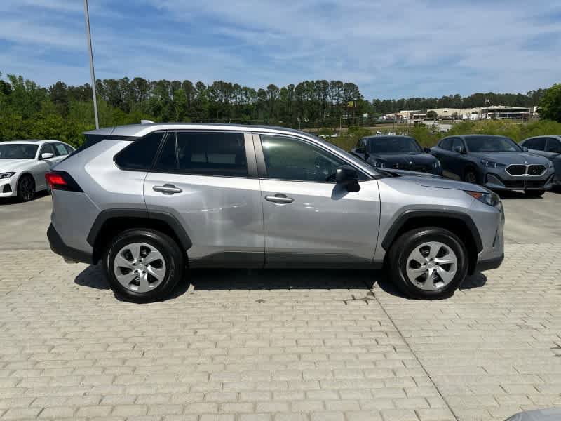 Used 2022 Toyota RAV4 LE AWD/4WD image 9