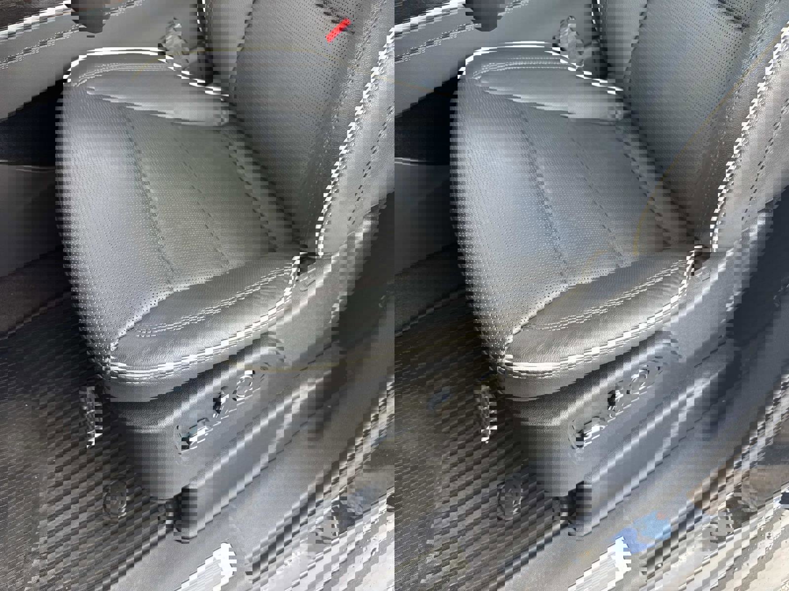 Certified 2025 Cadillac Escalade ESV Premium Luxury image 20