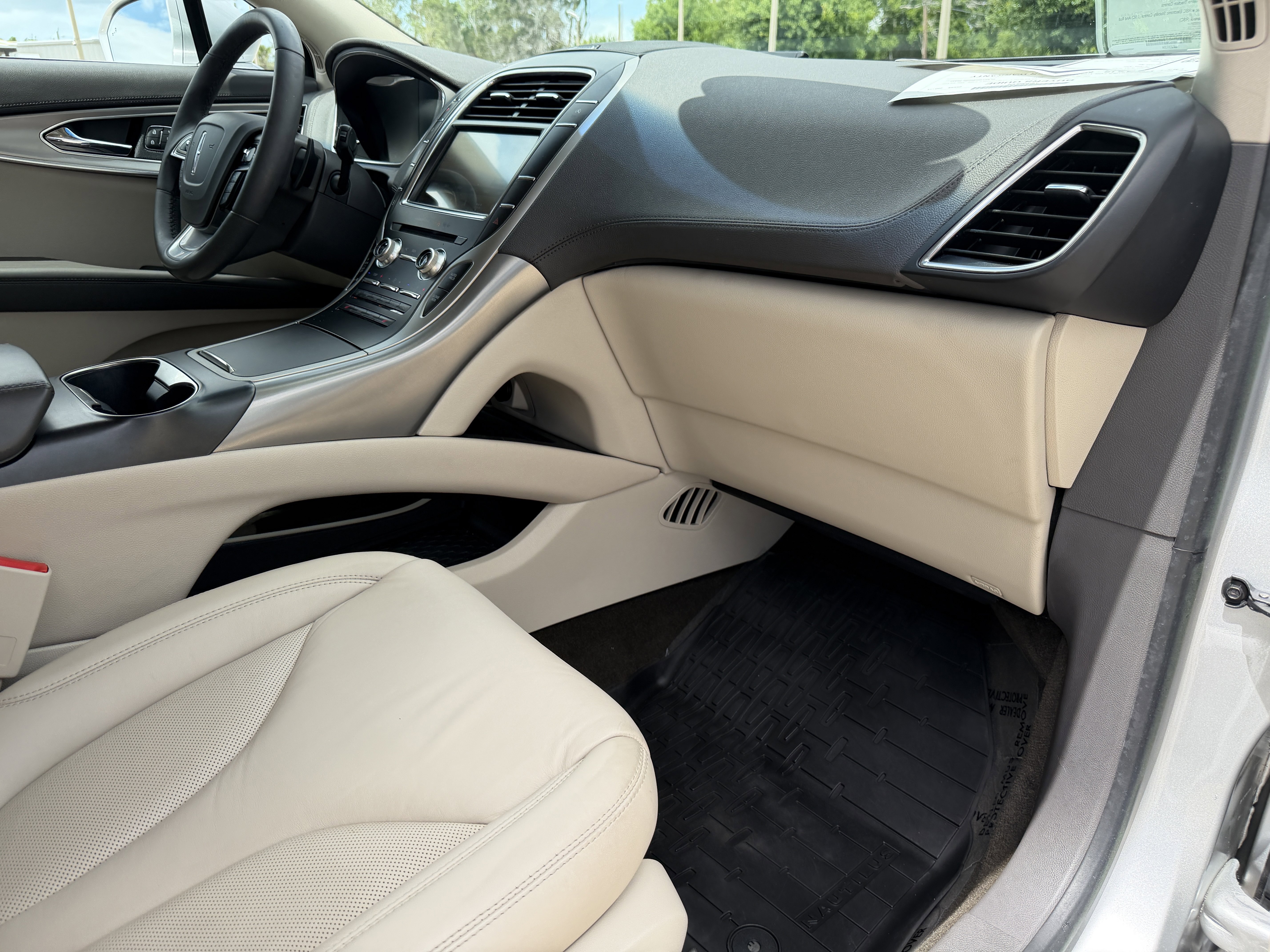 Used 2019 Lincoln Nautilus Select image 10