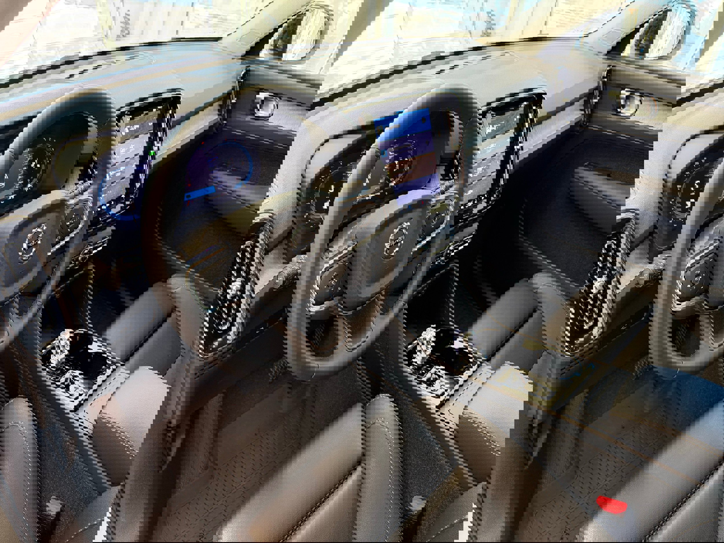 Certified 2025 Volvo XC40 B5 Plus image 16