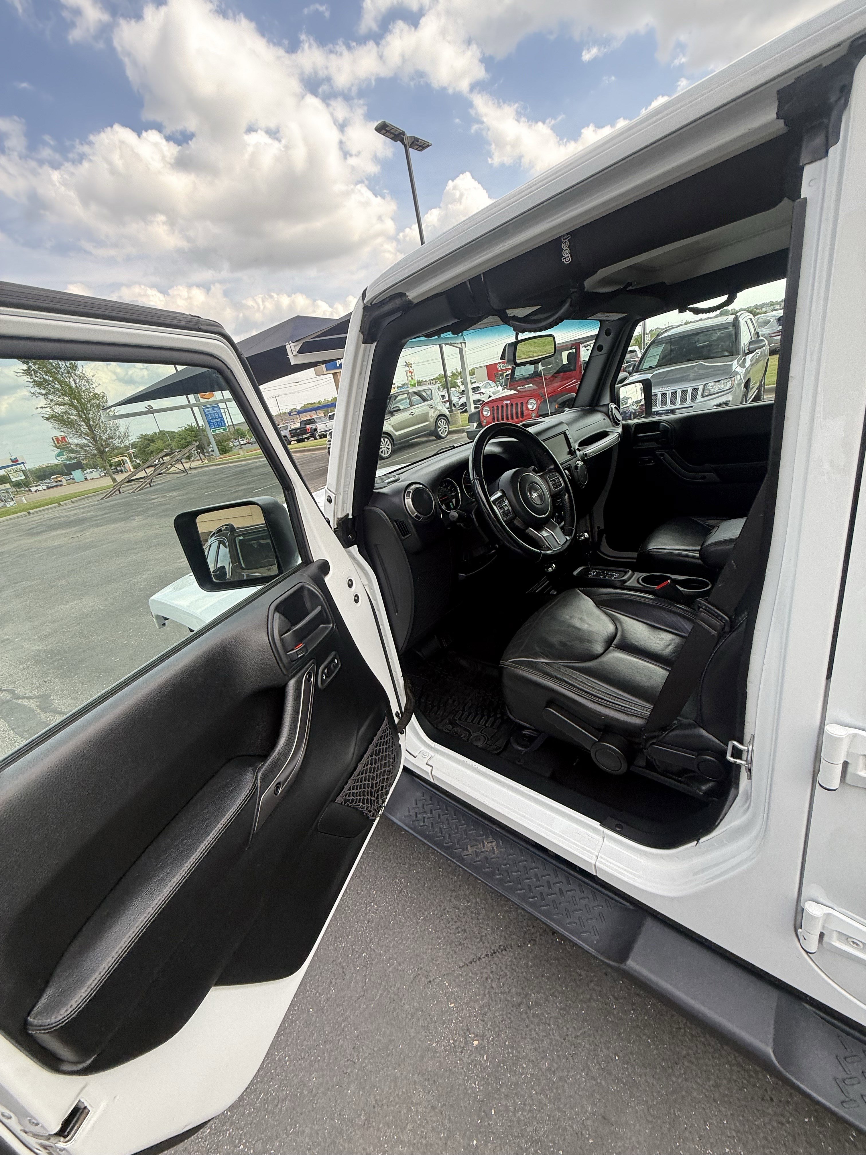 Used 2018 Jeep Wrangler Unlimited Sahara AWD/4WD image 17