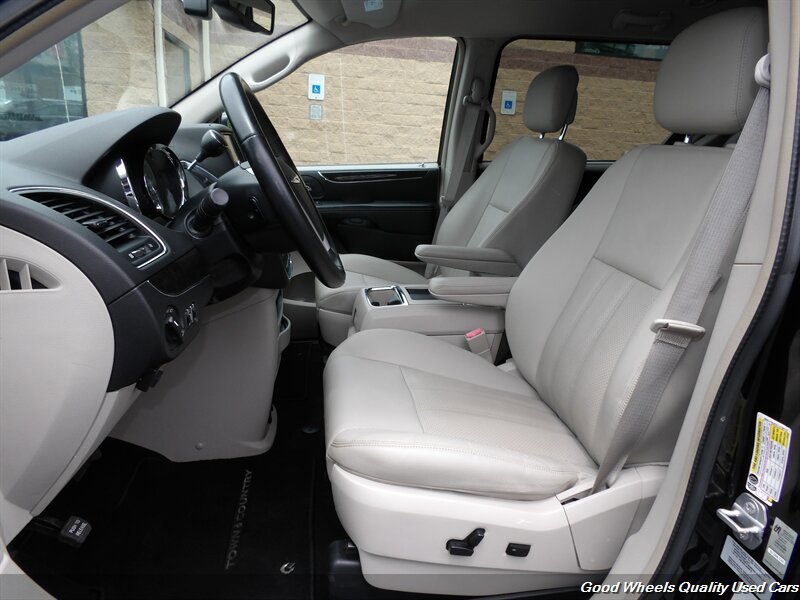Used 2015 Chrysler Town & Country Touring-L w/ Driver Convenience Group FWD image 13