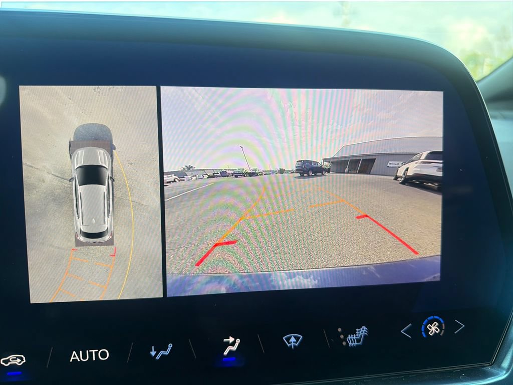 Used 2024 Chevrolet Equinox EV LT AWD/4WD image 16