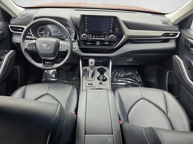 Used 2020 Toyota Highlander XLE AWD/4WD image 17