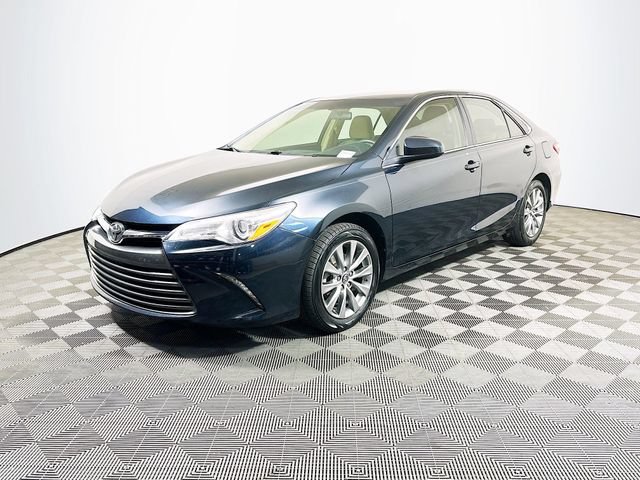 Certified 2017 Toyota Camry XLE FWD image 4