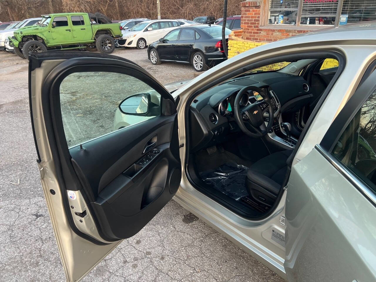 Used 2016 Chevrolet Cruze LT image 9