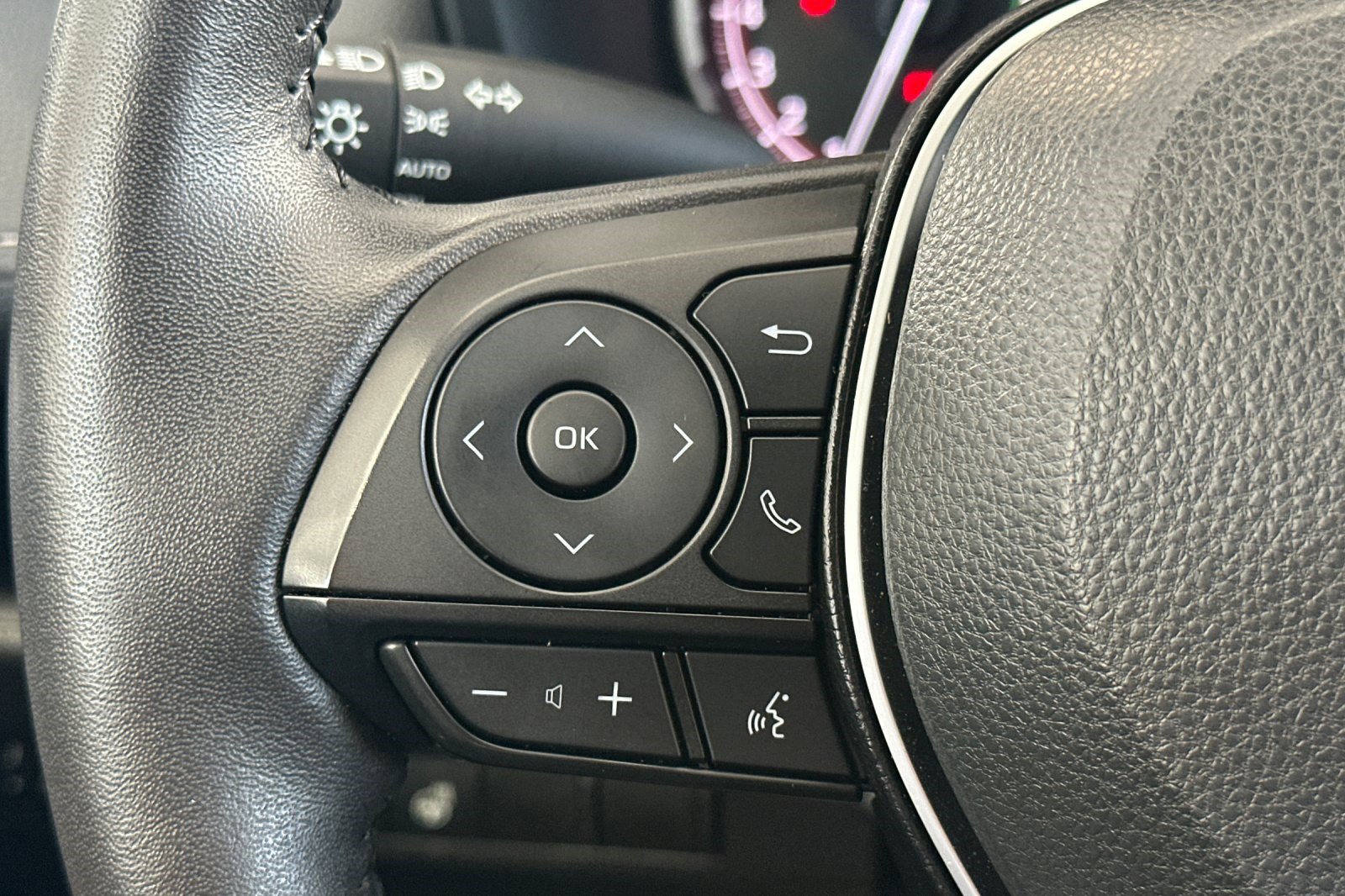 Used 2025 Toyota RAV4 XLE w/ Weather Package FWD image 31