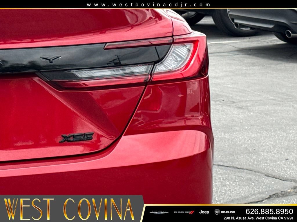 Used 2025 Toyota Camry XSE FWD image 15