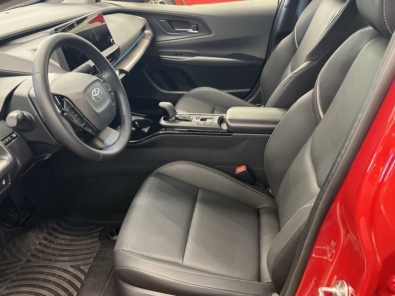 Used 2024 Toyota Prius XLE AWD/4WD image 11