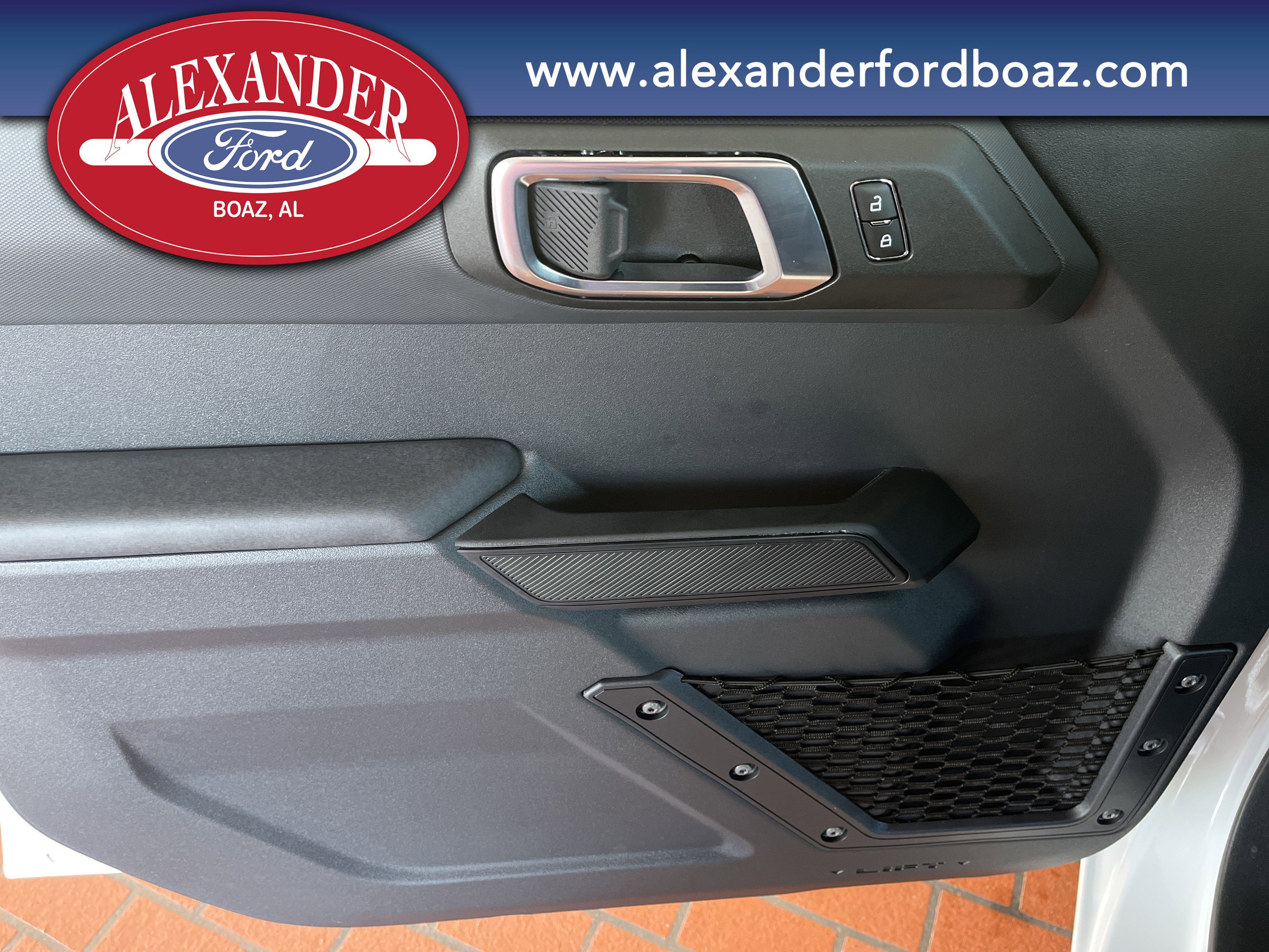 New 2025 Ford Bronco 4-Door image 9