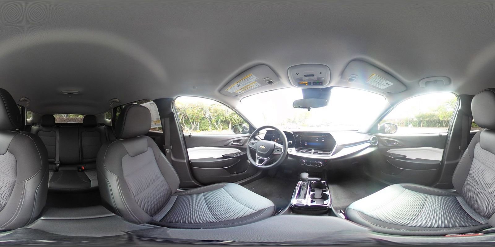 Used 2025 Chevrolet Trax LT w/ LT Convenience Package FWD image 41