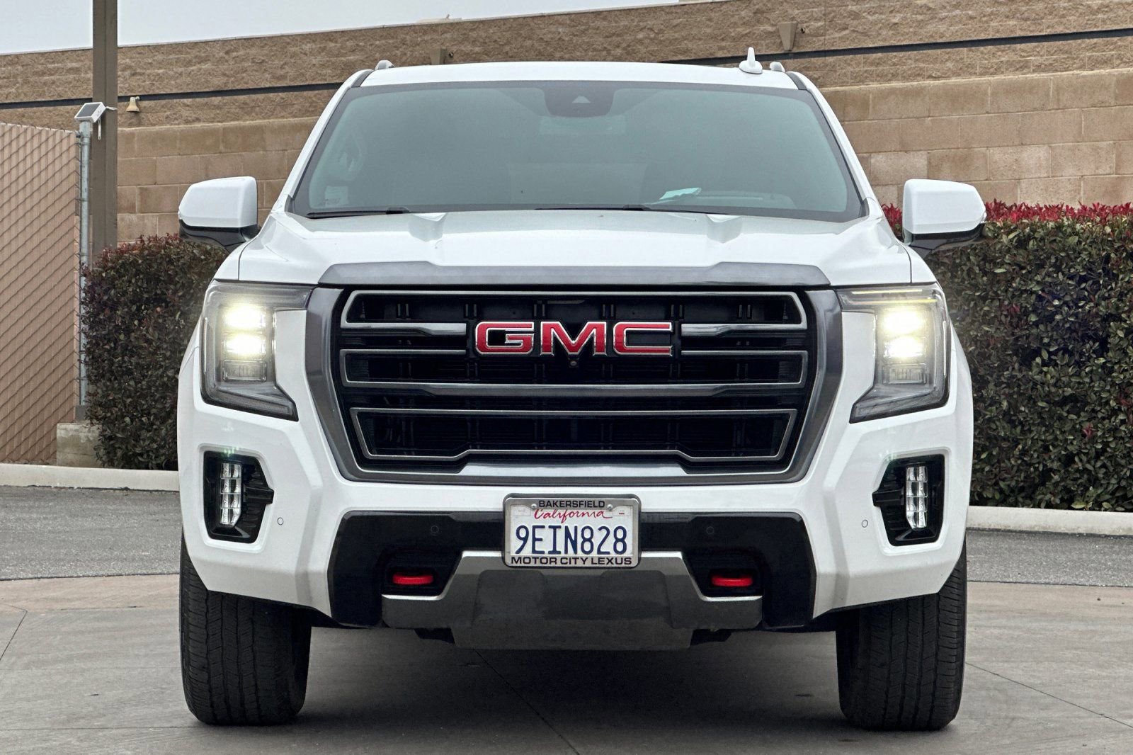 Used 2023 GMC Yukon AT4 w/ AT4 Premium Package image 9