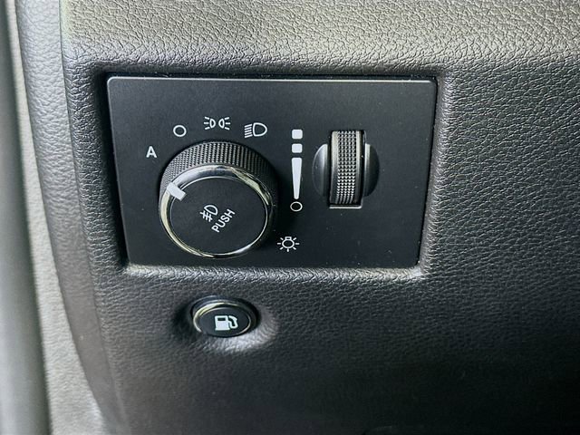 Used 2018 Jeep Grand Cherokee Limited image 12