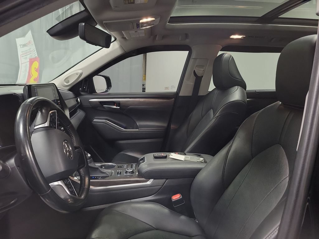 Used 2020 Toyota Highlander Limited AWD/4WD image 12