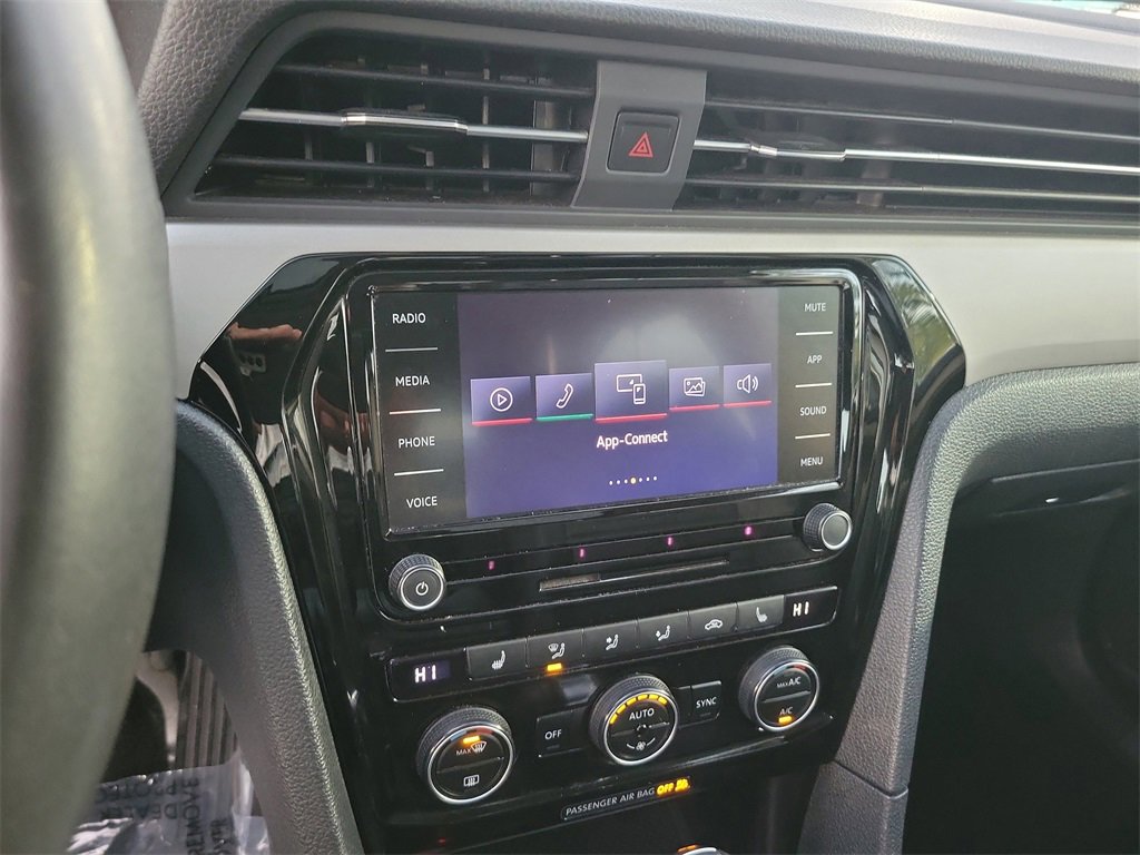 Used 2021 Volkswagen Passat 2.0T SE image 21