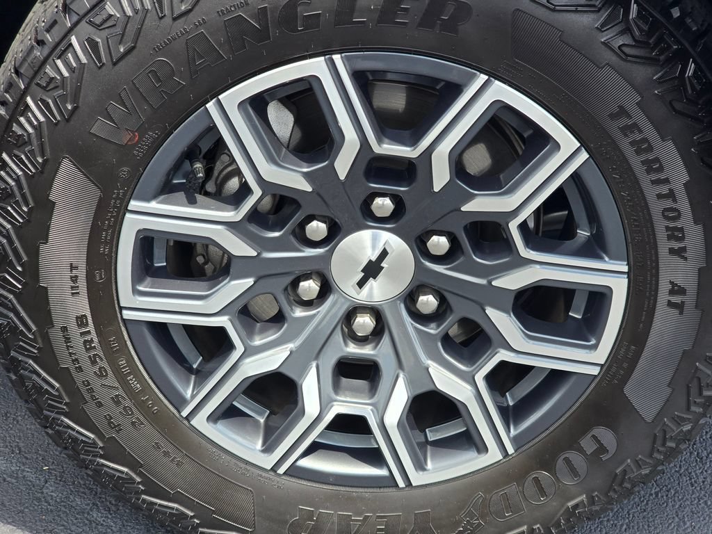 Used 2024 Chevrolet Colorado Z71 w/ Z71 Convenience Package 2 AWD/4WD image 10