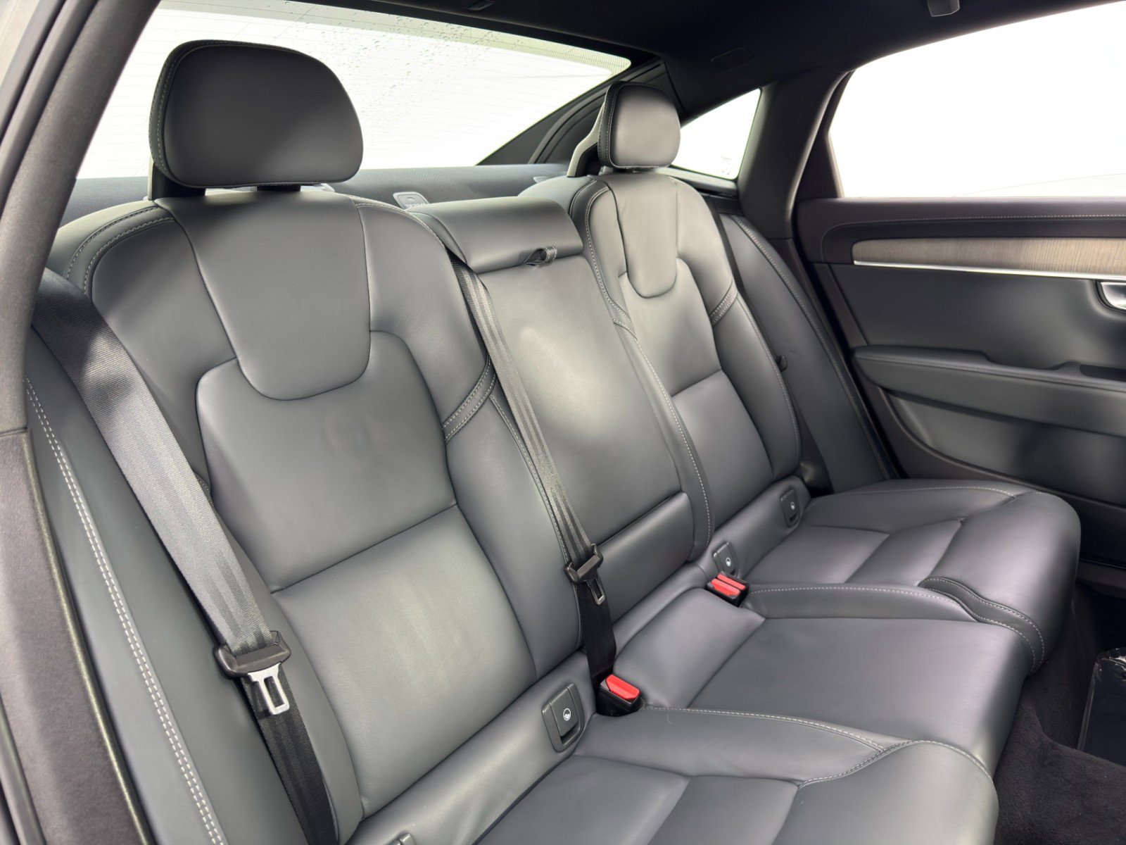 Used 2024 Volvo S90 T8 Ultimate image 39