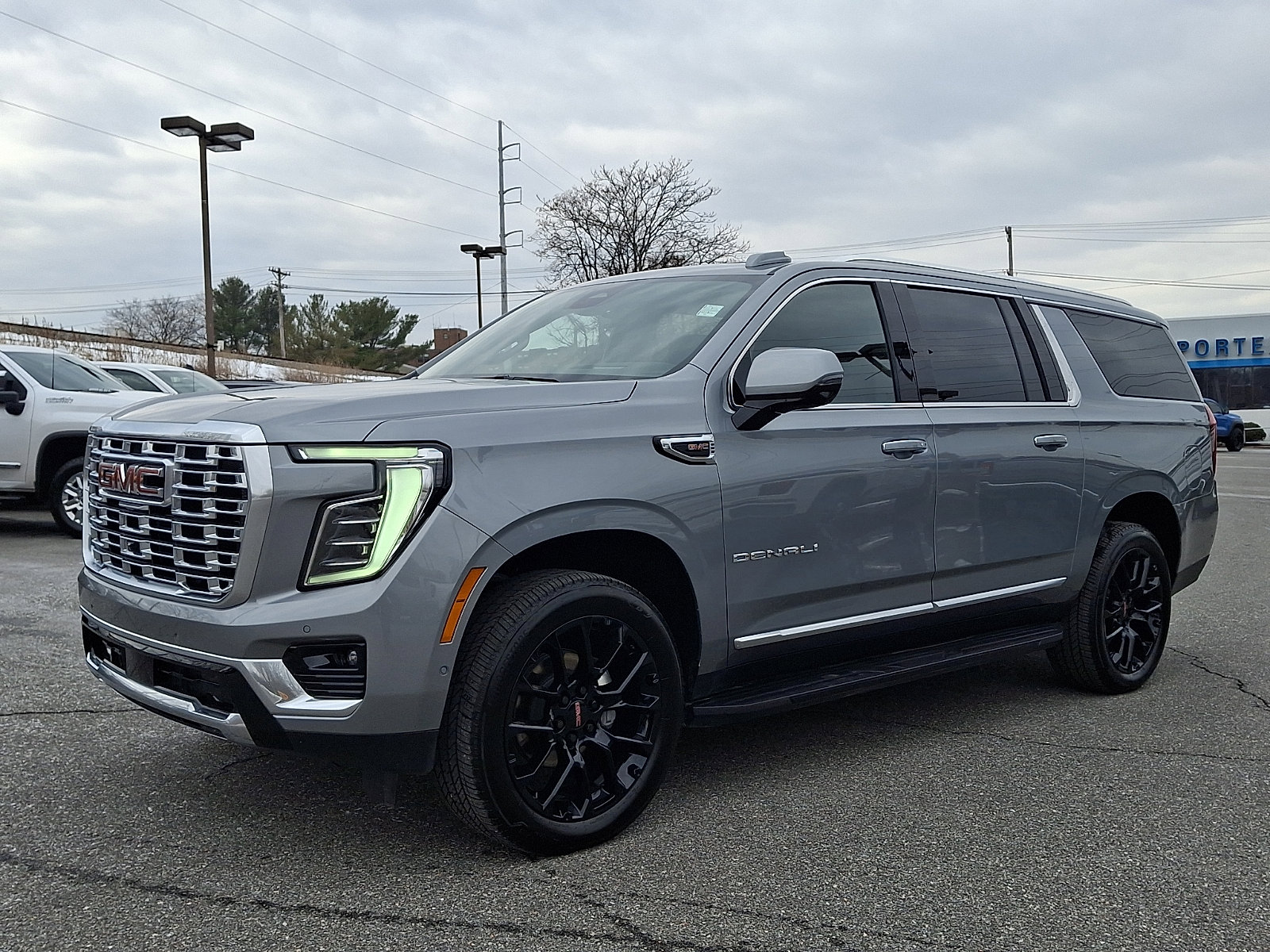 Used 2026 GMC Yukon XL Denali w/ Advanced Technology Package image 3