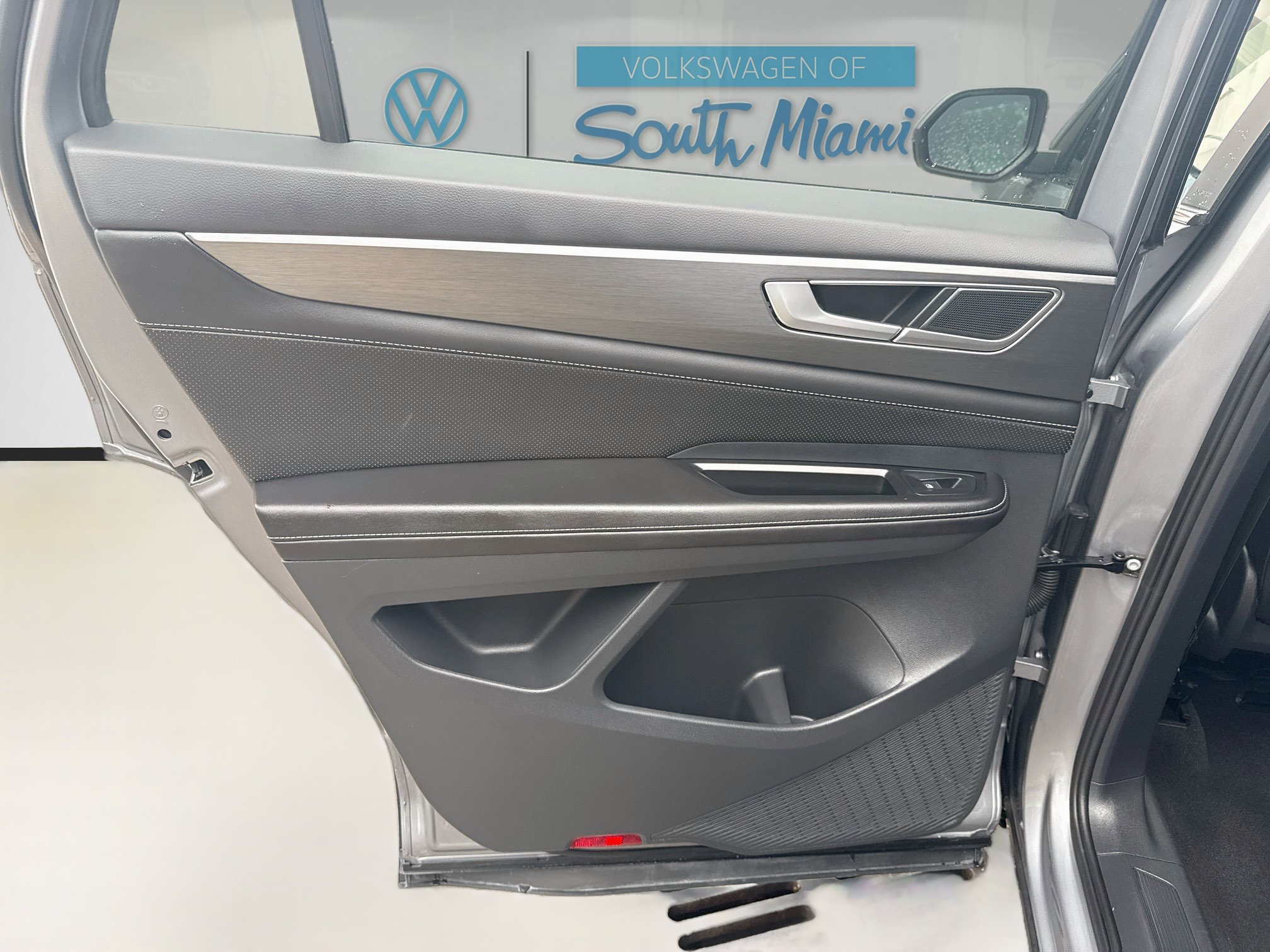 Used 2025 Volkswagen Atlas Cross Sport SE FWD image 25