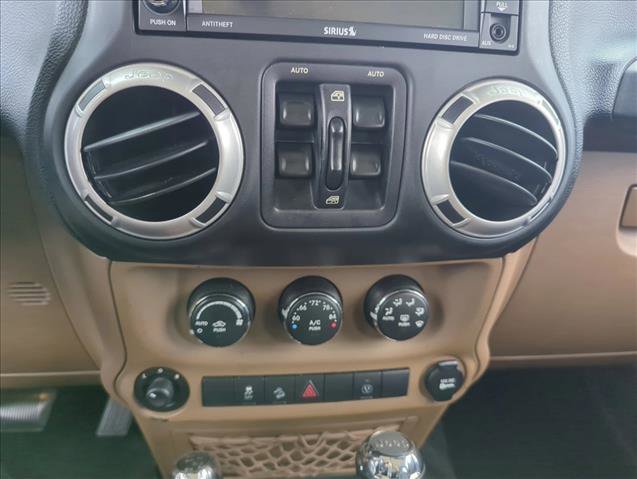 Used 2014 Jeep Wrangler Unlimited Sahara w/ Connectivity Group image 8