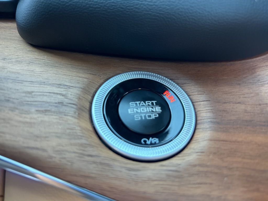 New 2025 Jeep Grand Cherokee Summit w/ Adv Protech Group IV image 46