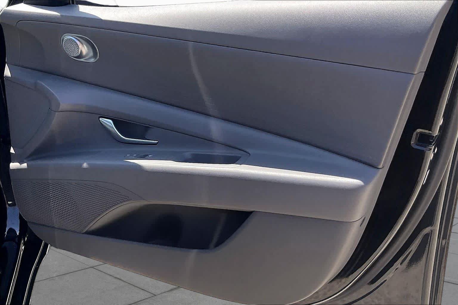 Used 2023 Hyundai Elantra SEL w/ Cargo Package FWD image 22