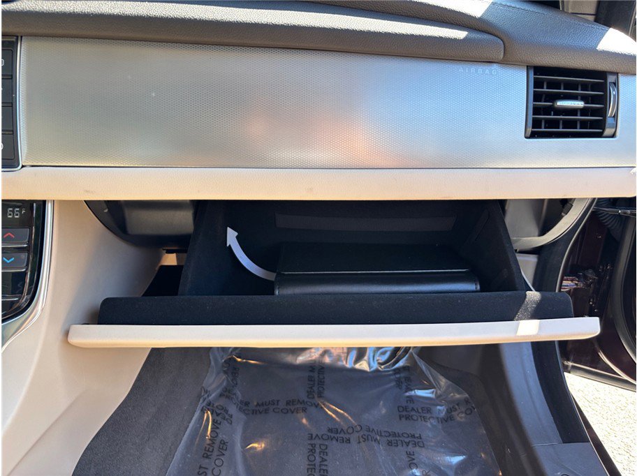 Used 2018 Jaguar XF Premium image 49