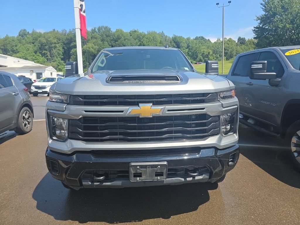 Used 2024 Chevrolet Silverado 2500 Custom w/ Custom Convenience Package AWD/4WD image 4