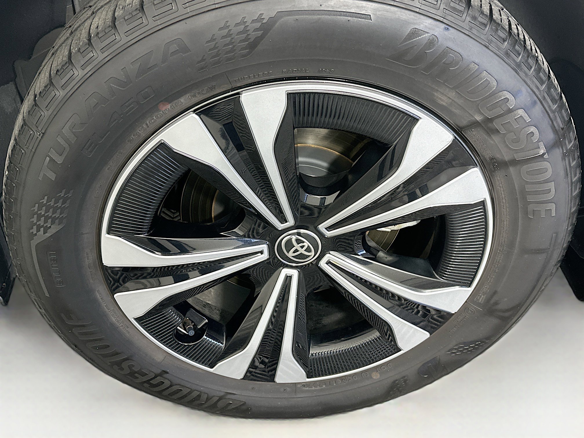 Used 2024 Toyota bZ4X FWD image 11