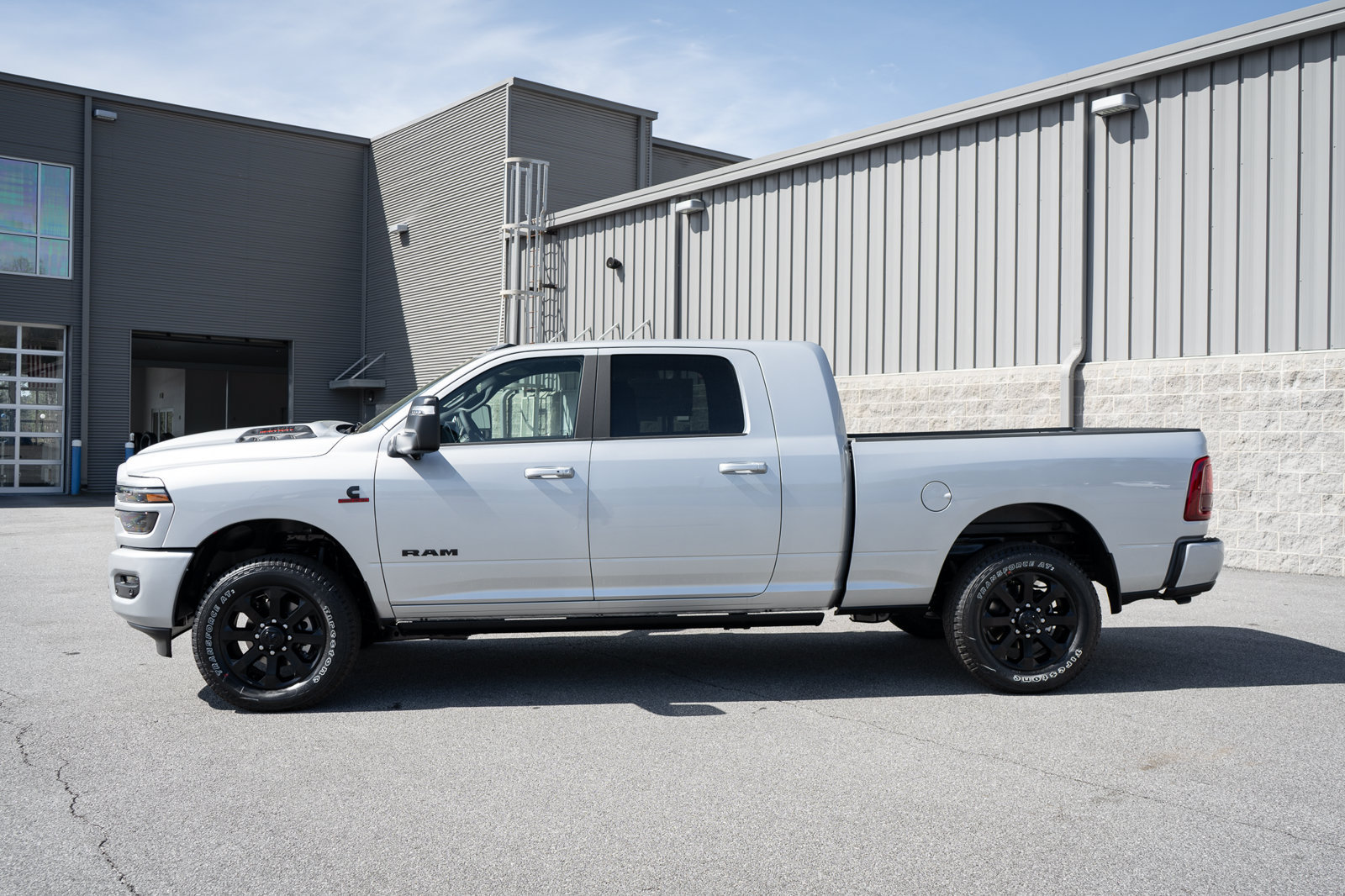 New 2026 RAM 2500 Laramie AWD/4WD image 5