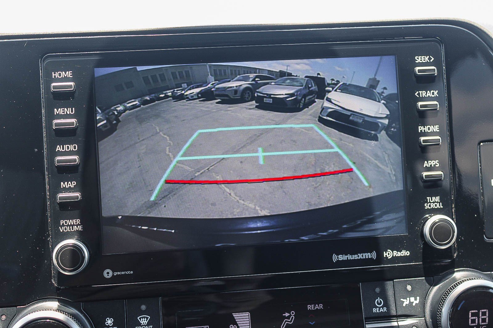Used 2021 Toyota Highlander XLE FWD image 25