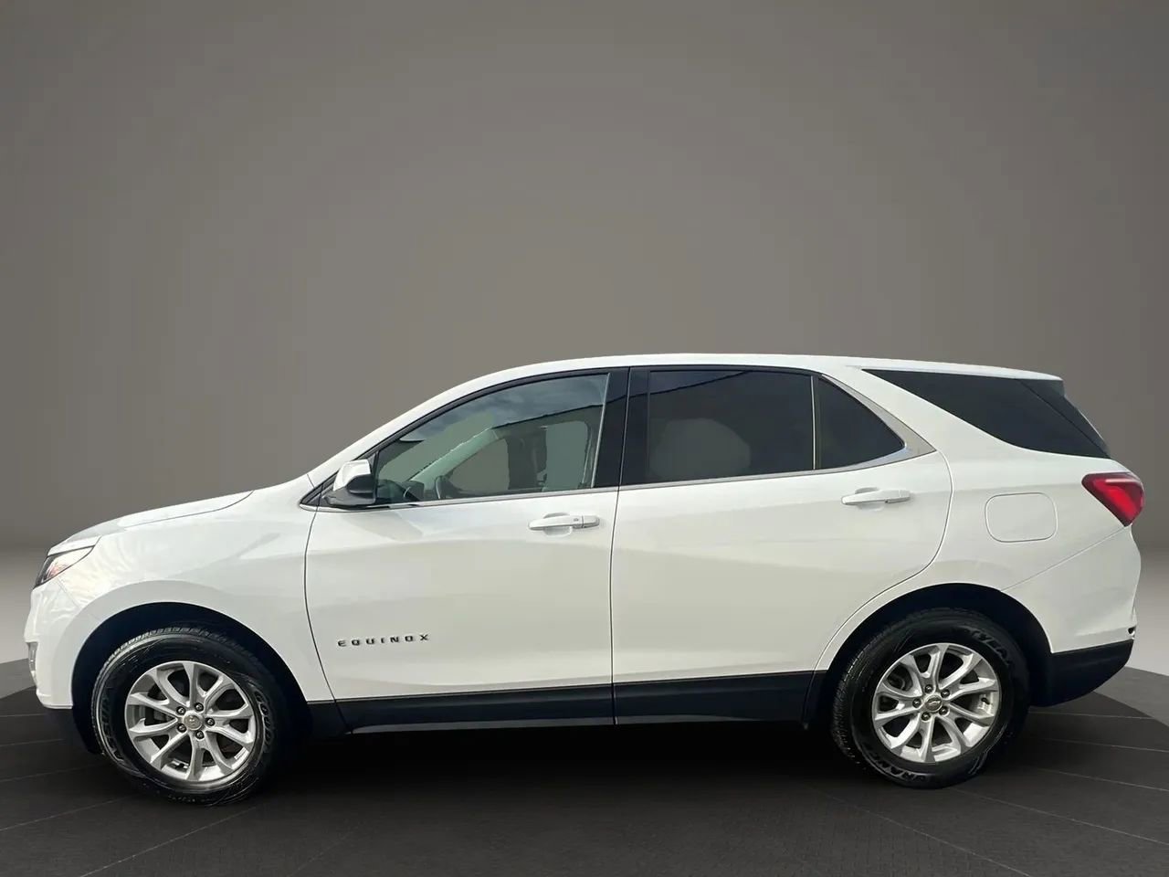 Used 2020 Chevrolet Equinox LT w/ Driver Convenience Package image 8