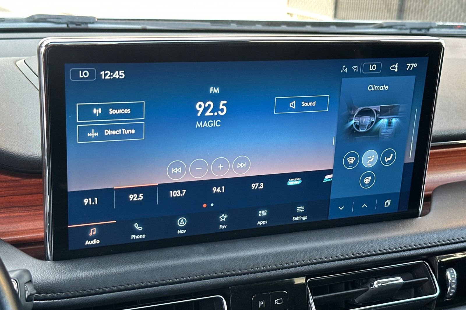 Used 2022 Lincoln Nautilus Reserve w/ Equipment Group 202A image 17